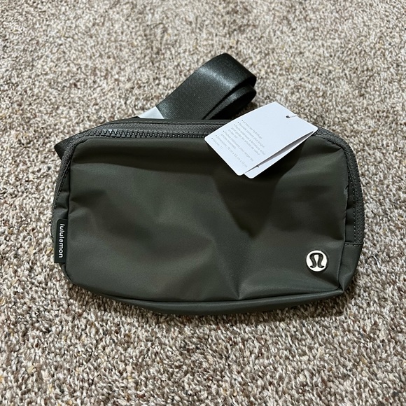 NWT Lululemon Everywhere Belt Bag “Grey Sage” - Picture 2 of 11